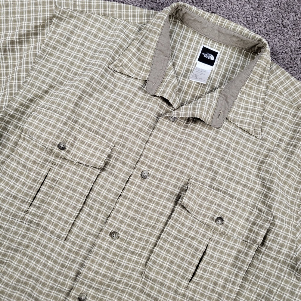 The North Face Men's Large Seersucker Plaid Short Sleeve Vented Hiking Shirt